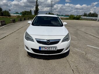 Opel Astra 1.6 16V 85kW, r.v. 2010, benzín - 2