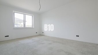 4 izbová novostavba na 661m2 pozemku v obci Zbehy - 2