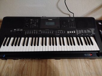 Yamaha PSR-E463 keyboard - 2