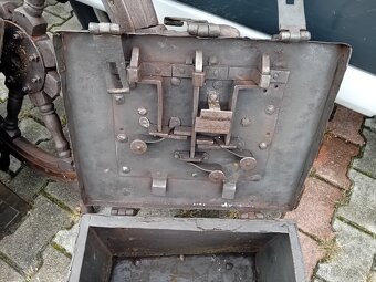 Železná truhlica - 2