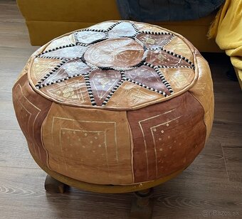 Orientálna kožená taburetka - 2