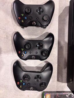 Xbox Series 1 + Hry a ovádače - 2
