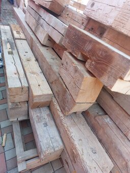 Staré drevené hranoly - 2