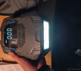 Vzduchový kompresor s led svetlom - 2