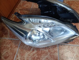 Svetlá Toyota Príus 30 - 2