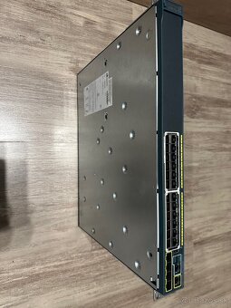 Predám sieťový switch Cisco Catalyst 2960S – 24-port PoE - 2