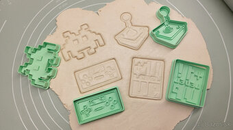 RETRO ARCADE COLLECTION - vykrajovačky set - 2