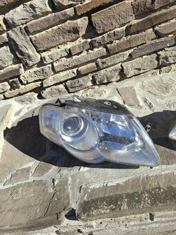 Predné svetlá VW Passat B6 – Originál HELLA - 2
