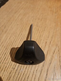 Thule pätky Evo Flush Rail 7106 pre integrované pozdĺžniky - 2