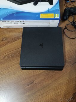 Predám Playstation 4 - 2