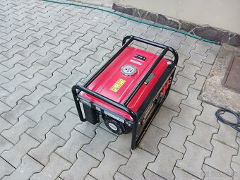 Predám_elektrocentrála_HECHT GG2500_2200W - 2