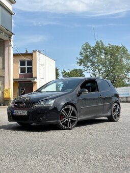 VW golf Gti 2.0 turbobenzín 147kw - 2