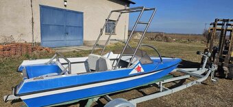 Laminátový motorový čln 3,8 m - 2
