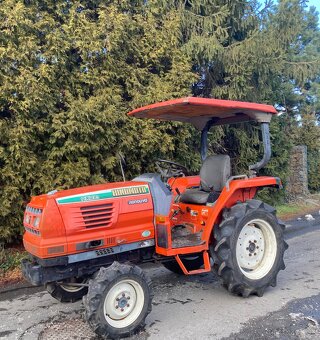 Malotraktor Hinomoto NX221, traktor 22 koní - 2