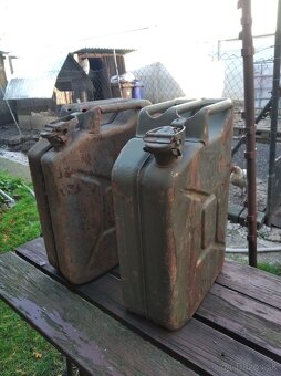 Predám kanistre na pohonne hmoty. - 2