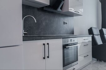 2-izbový byt s predzáhradkou aj parkovaním – pocit domu za c - 2