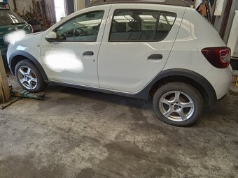 Dacia Sandero stepway rok 2015 1.5 dci biela - 2