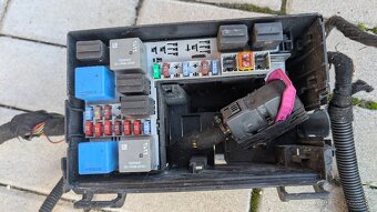 Opel Corsa D kabeláž motorový priestor - 2