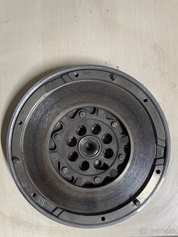 Zotrvačník bmw 20d - 2