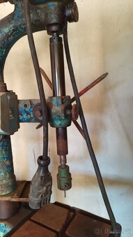 Predám starožitnú stojanovú vŕtačku - 2