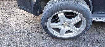 Celoročné gumy s AMG dysami 265/45/20 - 2