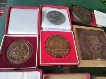 Medaile plakety. - 2