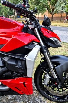 DUCATI STREETFIGHTER V2 - 2