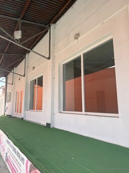 Prenájom obchodných priestorov – 155 m² vedľa OBI v SNV - 2