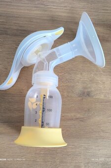 Manuálna odsávačka na mlieko Medela Harmony Essential Pack - 2