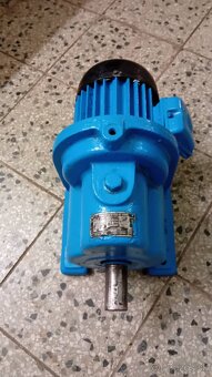 Elektrický motor MEZ a prevodovka - 2