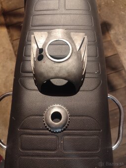 Kryt karburátora+ matica Jawa 250 /353 kyvačka - 2