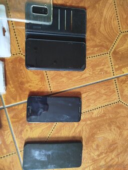 Predam tieto telefóny - 2