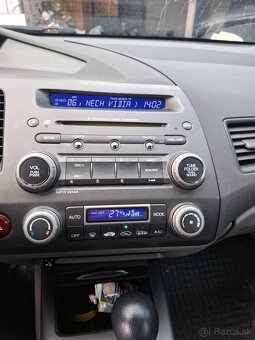 Predám Hondu Civic 4D 1.3i Hybrid - 2