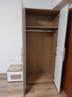 Predám skrine, nočné stolíky zdarma - 2