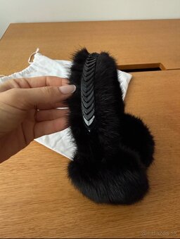 PRADA CHRANICE KLAPKY NA USI - 2