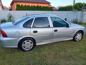 Opel Vectra 1.8 benzín 16V - 2