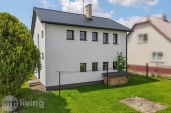 NA PREDAJ - Priestranný rodinný dom s veľkým potenciálom v - 2