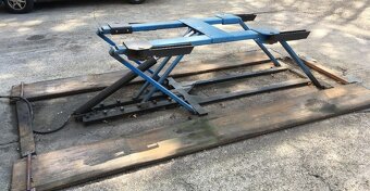 Nožnicovy hydraulicko/vzduchový ako NOVÝ používaný ako z - 2
