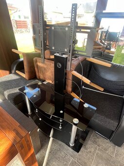 Predám svetla,lustre,vazu,stolík tv , konferečny stolík - 2