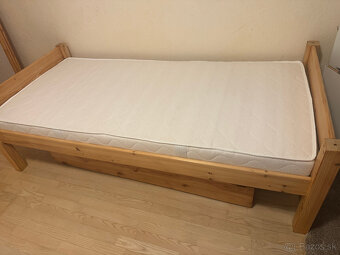 Predám pohodlnú posteľ š-90 masív+matrac+nadmatrac+šuflík - 2