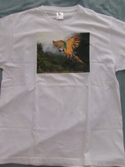 Nové tričko s papagákom ara ararauna. - 2