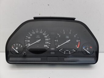 Kúpim budíky pre BMW e34 520I automat - 2