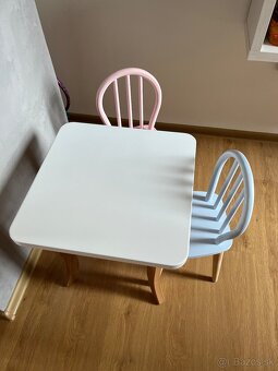 Drevený stôl a stoličky - 2