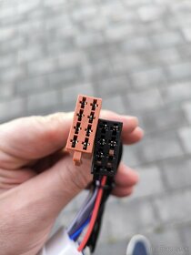 Predám adaptér konektor prepojku radia - 2