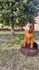 Vyrezávaná socha psa - nemecký ovčiak - 2