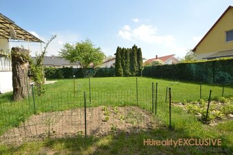 EXKLUZÍVNE - Predaj priestranného RD v starej časti Rajky - 2