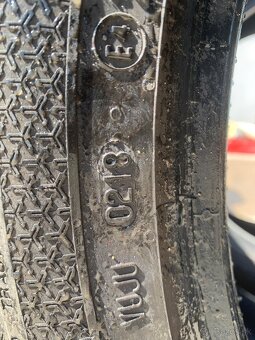 275/40 r20 - 2