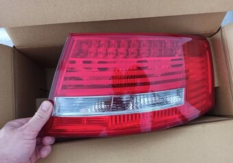 Zadné svetlá na Audi A6 4F sedan - 2
