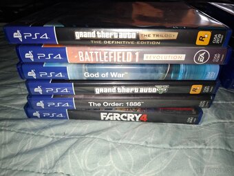 Ps4 konzola plus hry - 2