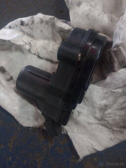 Motor rucnej brzdy Mazda CX5 - 2